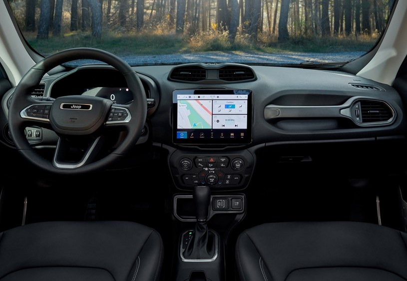 Jeep Renegade 2024 ma nowy system multimedialny, cyfrowe zegary oraz kierownicę /materiały prasowe