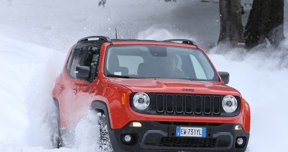 Jeep Renegade na śniegu Zdjęcia Motoryzacja w INTERIA.PL
