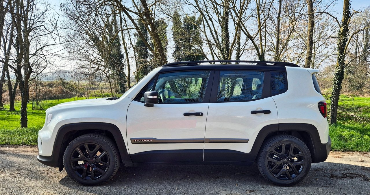 Jeep Renegade nadal wyróżnia się swoim kanciastym nadwoziem /Michał Domański /INTERIA.PL