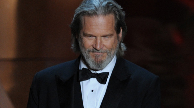 Jeff Bridges wręczył w tym roku Oscara Natalie Portman. Sam statuetki jednak nie dostał /materiały prasowe