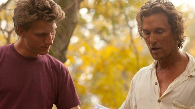 Jeff Nichols instruuje Matthew McConaughey'a na planie filmu "Uciekinier" /materiały dystrybutora