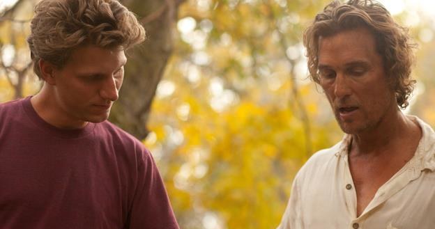 Jeff Nichols instruuje Matthew McConaughey'a na planie filmu "Uciekinier" /materiały dystrybutora