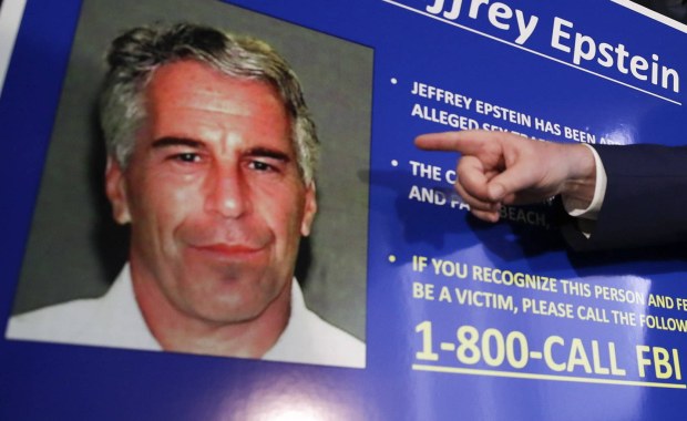 Jeffrey Epstein odnaleziony martwy w celi. Miliarder był oskarżony m.in. o pedofilię