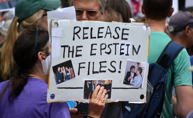 Jeffrey Epstein proponował byłemu księciu Andrzejowi zapoznanie z młodą kobietą