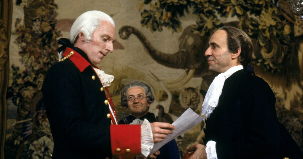 Jeffrey Jones i F. Murray Abraham w filmie "Amadeusz" /Mary Evans/All Film Archive/The Saul Zaentz Company/East News /East News