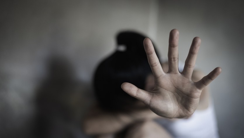 Jego ofiary miały 8 i 11 lat. Zarzuty dotyczące dziecięcej pornografii