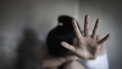 Jego ofiary miały 8 i 11 lat. Zarzuty dotyczące dziecięcej pornografii