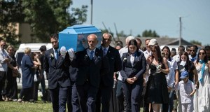 Jej historia poruszyła cały kraj. Francja pożegnała 11-letnią Lyhann