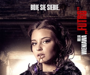 Jej misją w roli tajniaczki jest rozpracowanie szlaku przemytu narkotyków przez Grupę Mokotowską sterowaną przez Padrino (Bogusław Linda) – bossa stołecznego półświatka, dla którego ponad wszelką władzą i pieniędzmi najważniejsza jest córka o ksywie Futro (Julia Wieniawa). By zrealizować cel, Bela musi wkupić się w łaski zaufanych ludzi z zarządu mafii: Żywego (Piotr Stramowski), Milimetra (Tomasz Oświeciński), Cienia (Sebastian Fabijański) i Siekiery (Aleksandra Popławska). 