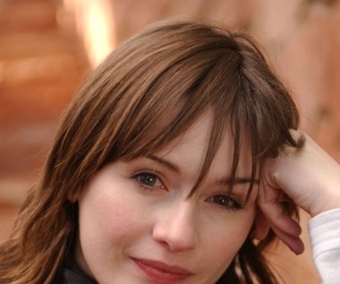 Jej pierwsze lata w zawodzie były jednak niełatwe. - Zagrałam w wielu złych produkcjach telewizyjnych w Anglii i w wielu złych filmach - wspomina Mortimer. - Dla mnie prawdziwy początek mojej kariery to "Piękniej i jeszcze piękniej" z 2001 r.

Niezależny obraz, który wyreżyserowała i do którego napisała scenariusz Nicole Holofcener, zwrócił na Mortimer uwagę filmowego świata i podniósł jej pewność siebie. - Nigdy nie chodziłam do szkoły aktorskiej. (...) Miałam poczucie, że brak mi zdolności.