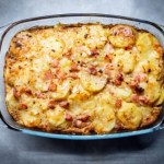 Jej zapach sprawia, że ślinka cieknie. Prosta do zrobienia zapiekanka z boczkiem