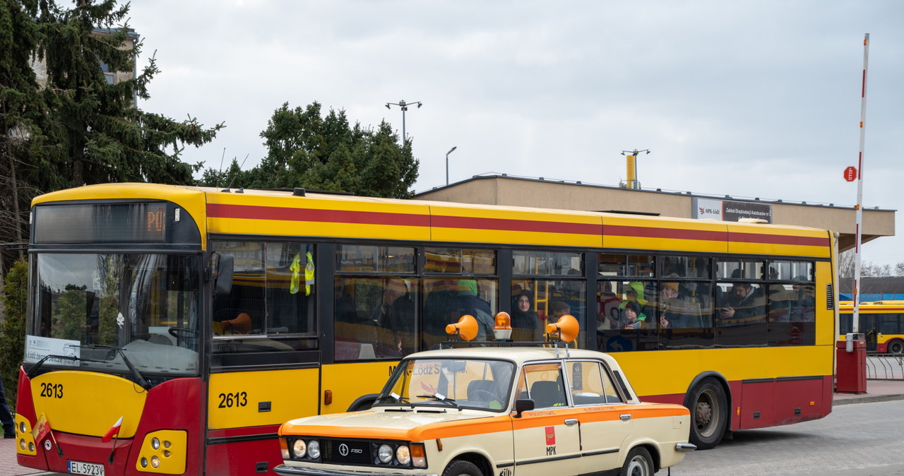 Jelcze pojawił się w Łodzi w 1963 roku. Teraz zastępują je pojazdy elektryczne i hybrydowe, głównie Solarisy i Mercedesy /	Grzegorz Michałowski   /PAP