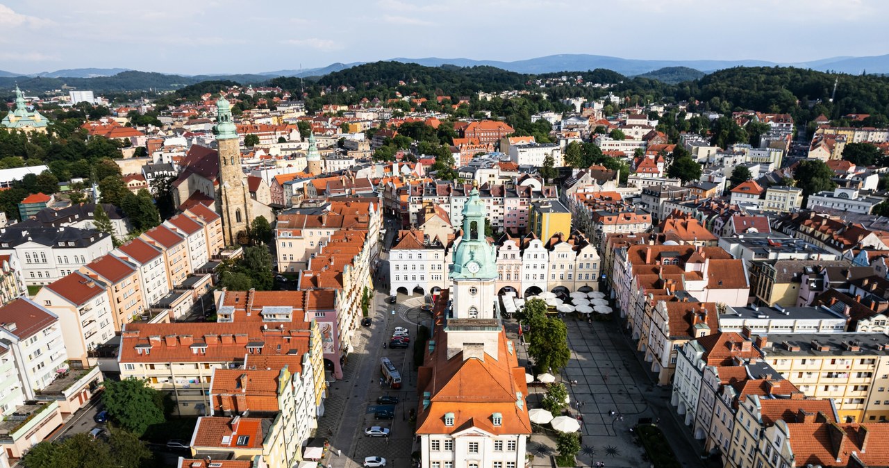 Jelenia Góra dostała 19 mln zł na wykonanie odwiertu geotermalnego /Mateusz Grochocki /East News