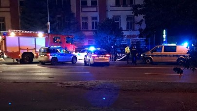 Jelenia Góra: Nocny pościg, zderzenie z latarnią i dachowanie 