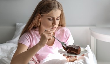 Jelita to nasz "drugi mózg". Dietetyczka mówi, co jeść, a co ograniczyć