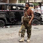 Jemen: 40 ofiar ataku rakietowego i skoordynowanych zamachów samobójczych w Adenie