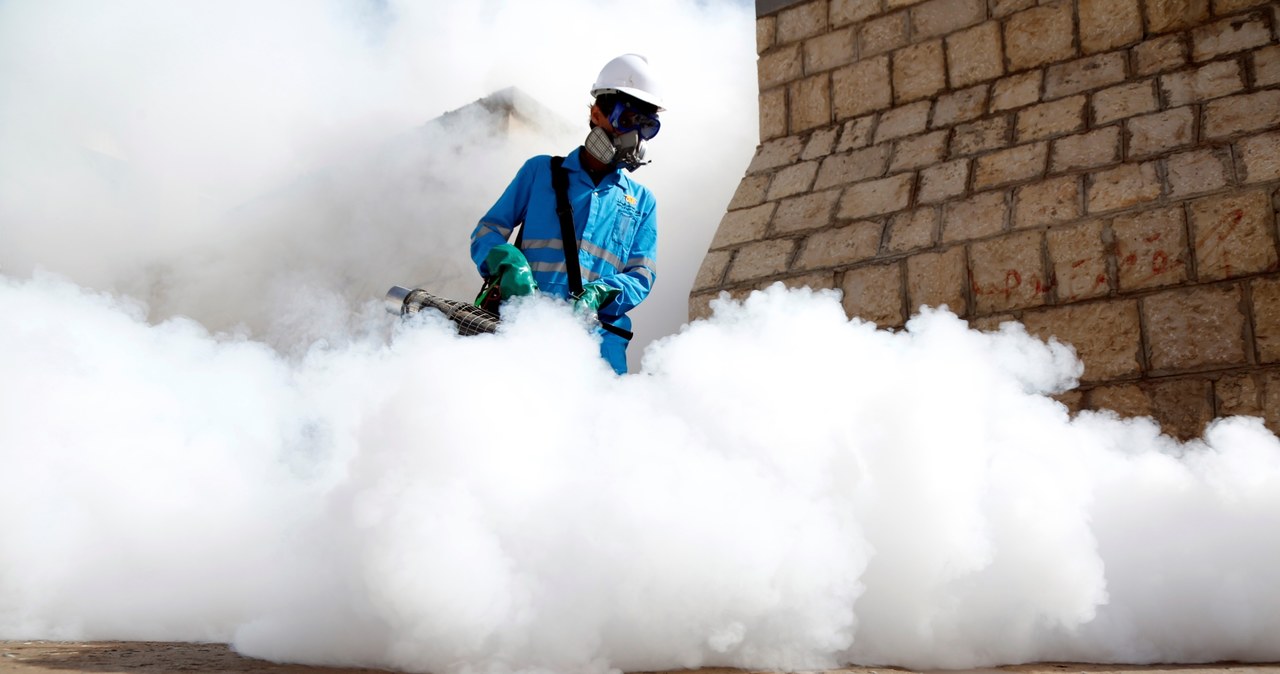 Jemen, zdjęcie z marca 2019 roku. Prace dezynfekcyjne prowadzone po to, by zapobiec rozprzestrzenianiu się cholery /Mohammed Hamoud/Anadolu Agency/Getty Images /Getty Images