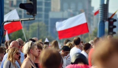 Jemy taniej niż Francuzi, zarabiamy jak Rumuni. Eurostat pokazał dane