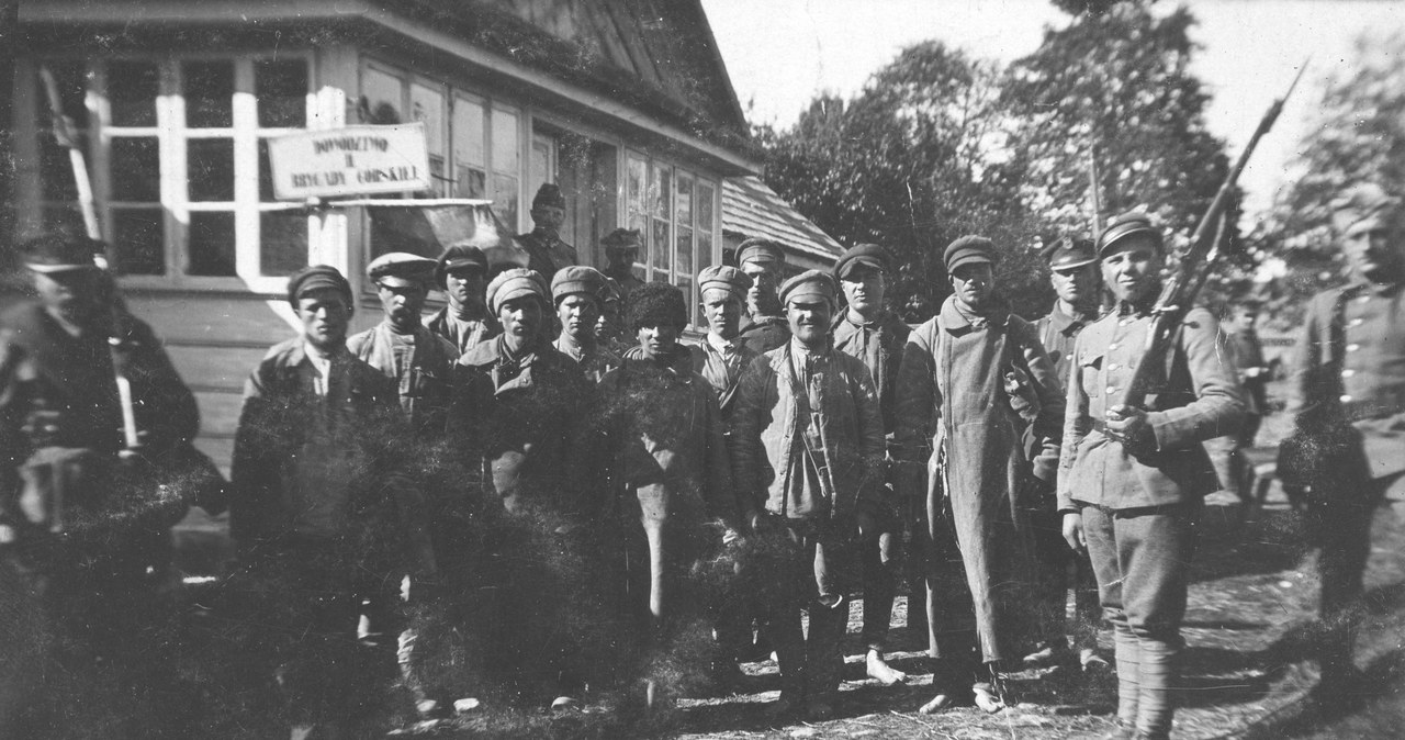 Jeńcy radzieccy, zdjęcie z roku 1920 /Z archiwum Narodowego Archiwum Cyfrowego