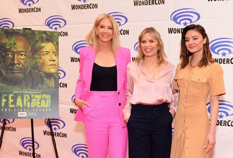 Jenna Elfman, Kim Dickens, Christine Evangelista /Chelsea Guglielmino /Getty Images