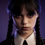 Jenna Ortega ubrała jedynie klejnoty. Kreację dostarczono w trumnie 