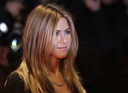 Jennifer Aniston chciałaby uciec z Hollywood /AFP