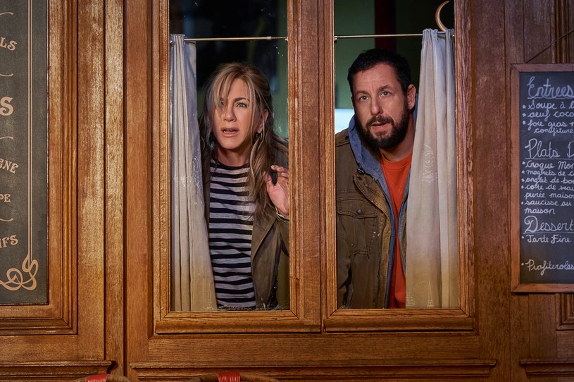 Jennifer Aniston i Adam Sandler w "Zabójczym weselu" /Scott Yamano/Netflix © 2023. /materiały prasowe