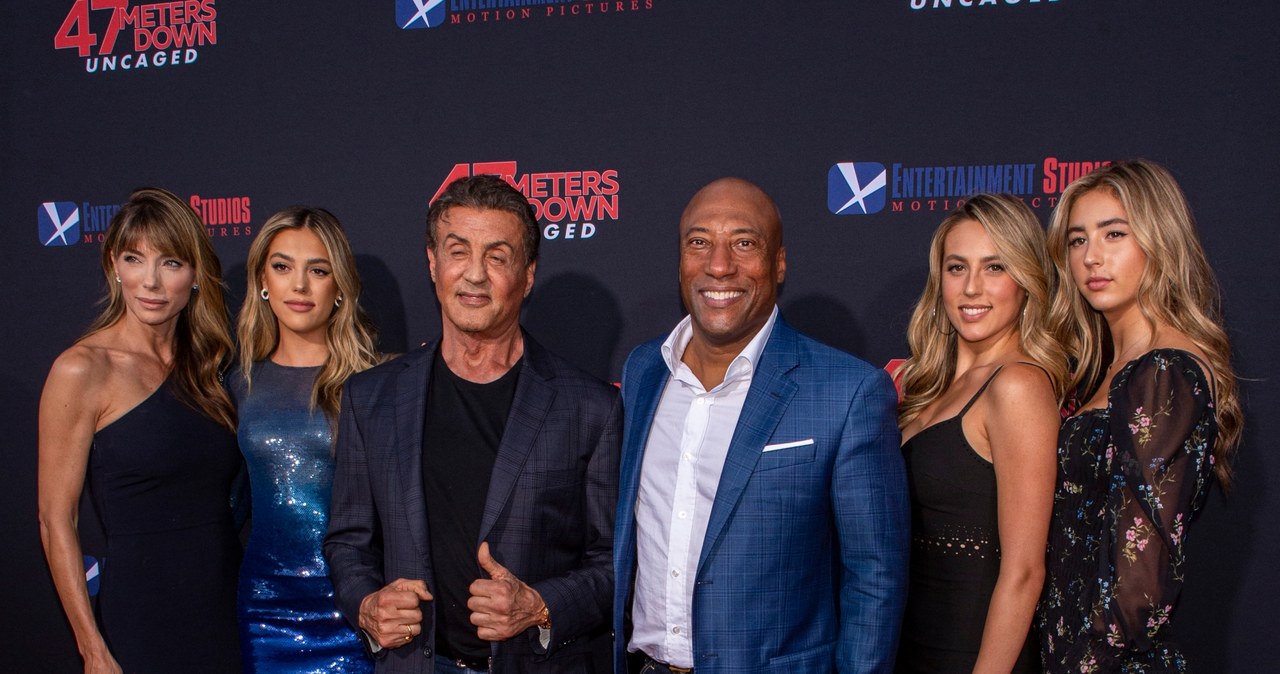 Jennifer Flavin, Sistine Rose Stallone, Sylvester Stallone, Byron Allen, Sophia Rose Stallone i Scarlet Rose Stallone w 2019 roku /Michael Bezjian/Getty Images /Getty Images