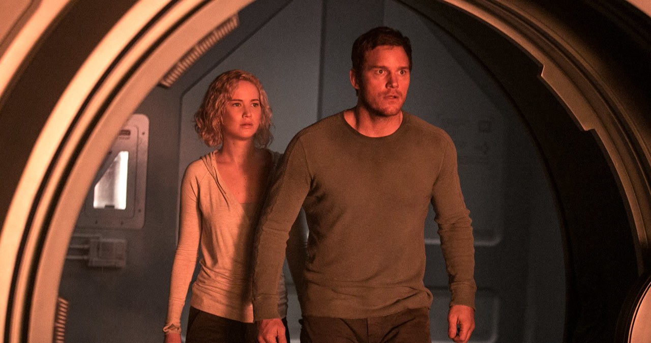 Jennifer Lawrence i Chris Pratt w "Pasażerach" /materiały prasowe