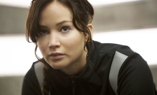 Jennifer Lawrence jako Katniss Everdeen w filmie "Igrzyska śmierci: W pierścieniu ognia" /materiały dystrybutora