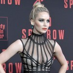 Jennifer Lawrence pokazuje piersi na premierze