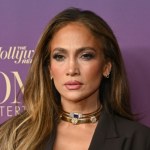 Jennifer Lopez bez uśmiechu na czerwonym dywanie. Zdumienie wywołały jej łzy