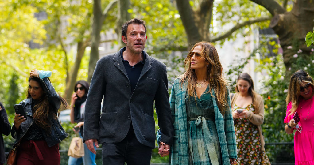 Jennifer Lopez i Ben Affleck nie szczędzą sobie czułości podczas randek. J. Lo skupia się na ukochanym, ale nie zapomina o tym, aby zawsze wyglądać idealnie /Gotham / Contributor /Getty Images