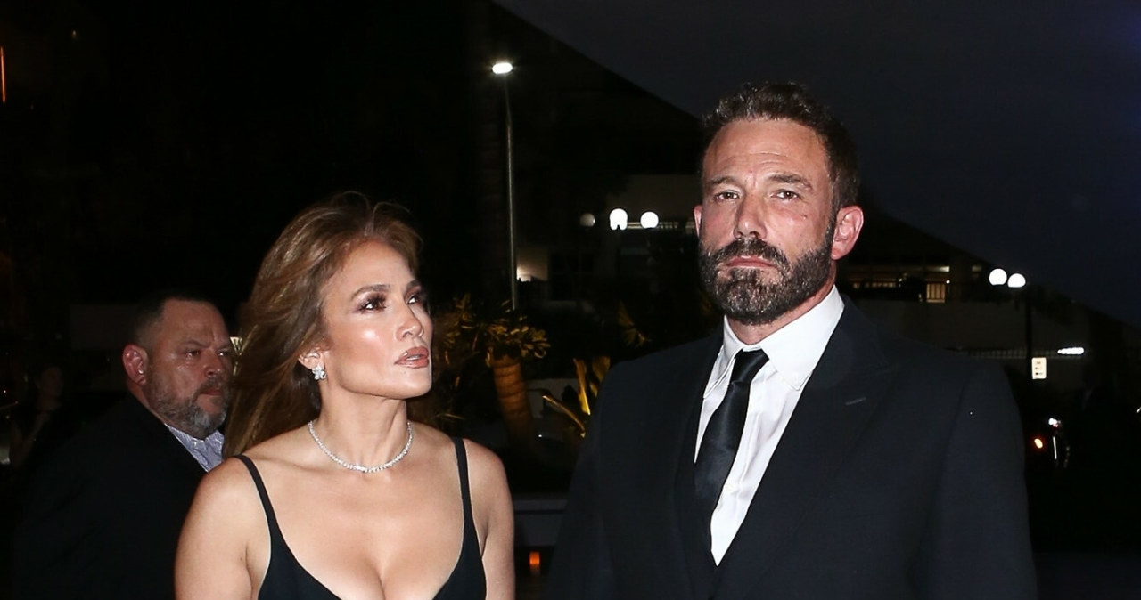 Jennifer Lopez i Ben Aflleck na pogrzebie milionera J.R. Ridingera /BACKGRID /East News