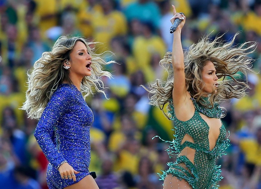 Jennifer Lopez i brazylijska wokalistka Claudia Leitte /DIEGO AZUBEL /PAP/EPA