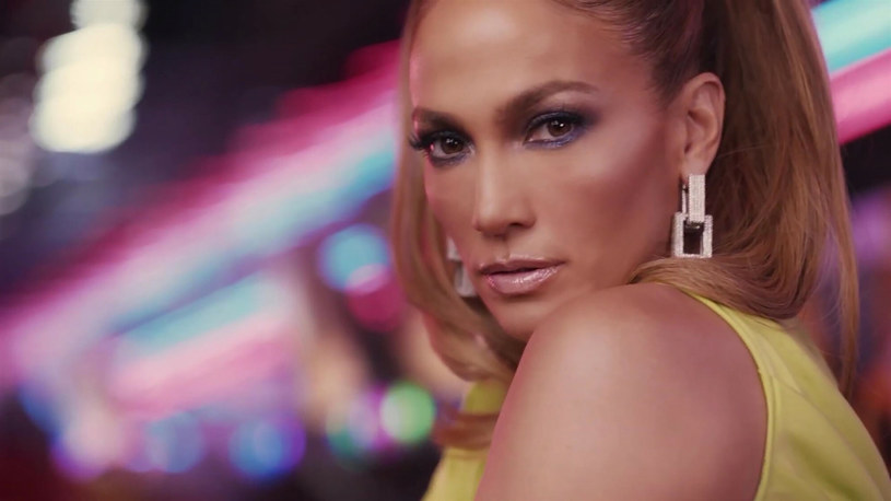 Jennifer Lopez jest symbolem kobiecości /East News
