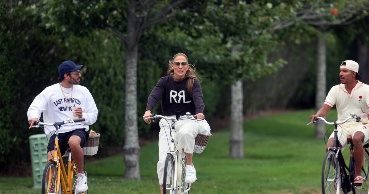 Jennifer Lopez na wycieczce rowerowej /© Elder Ordonez/Cover Images/East News /East News