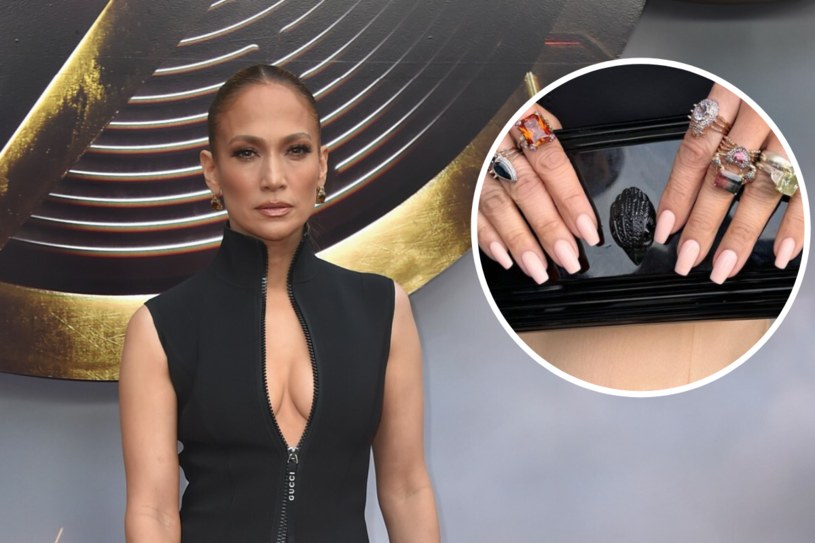 Jennifer Lopez postawiła na paznokcie w brzoskwiniowym odcieniu /Jordan Strauss/ Invision /East News