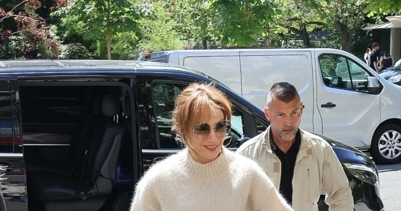 Jennifer Lopez uwielbia ubrania oversize /Backgrid/East News /East News