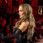 Jennifer Lopez w czarnej sukni w Mediolanie. Wyglądała jak prawdziwa diwa