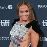 Jennifer Lopez w dwóch spektakularnych sukniach. Zachwyciła na festiwalu 