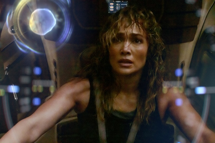 Jennifer Lopez w filmie "Atlas" /Netflix