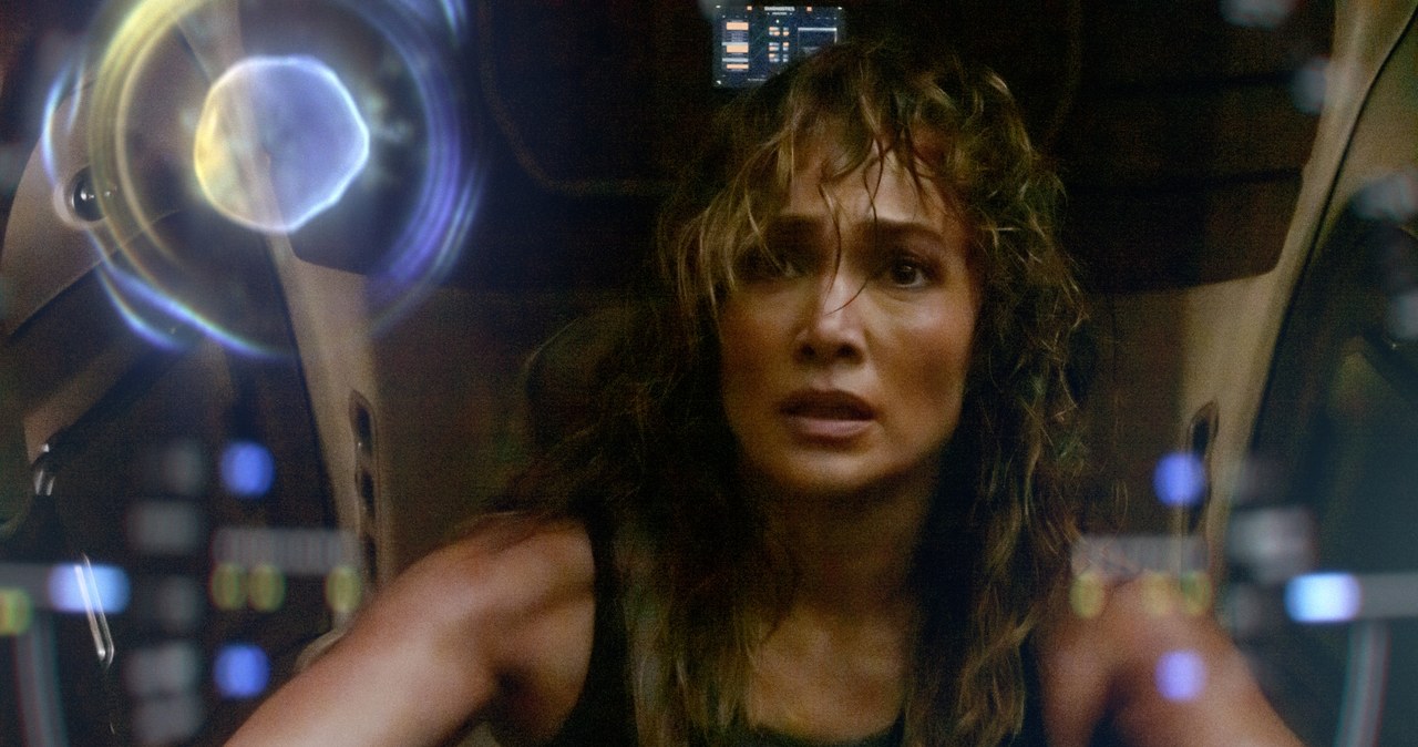 Jennifer Lopez w filmie "Atlas" /Ana Carballosa /Netflix