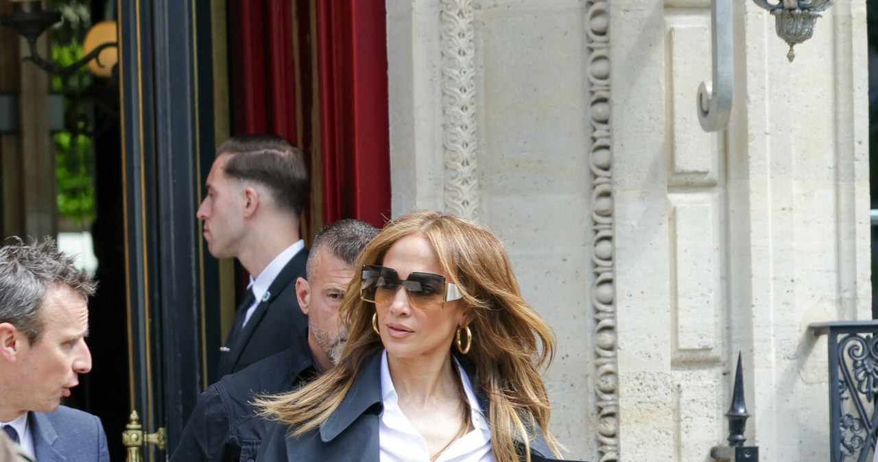 Jennifer Lopez w klasycznej stylizacji /Aissaoui Nacer / SplashNews.com/East News /East News