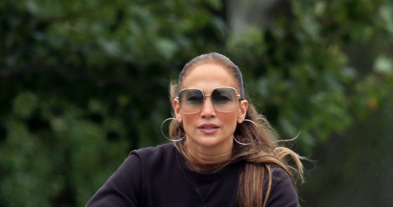 Jennifer Lopez w sportowej stylizacji /Elder Ordonez/Cover Images/East News /East News