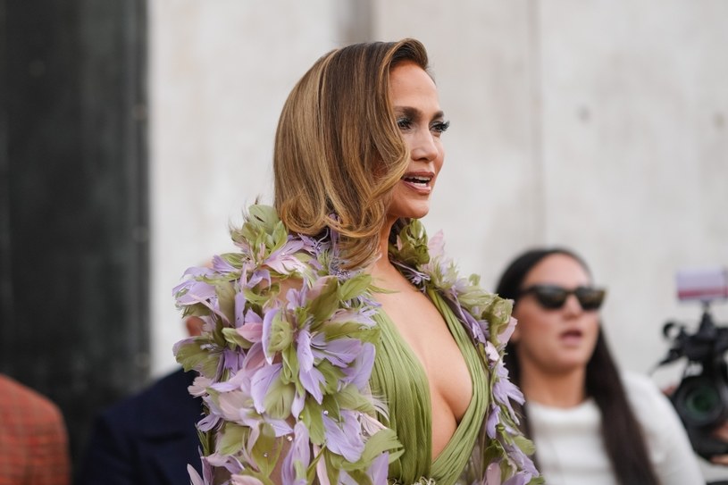 Jennifer Lopez zachwyca mimo upływu lat /Edward Berthelot / Contributor /Getty Images