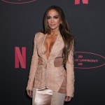 Jennifer Lopez zachwyciła w odważnej stylizacji. Topless pod marynarką skradła show