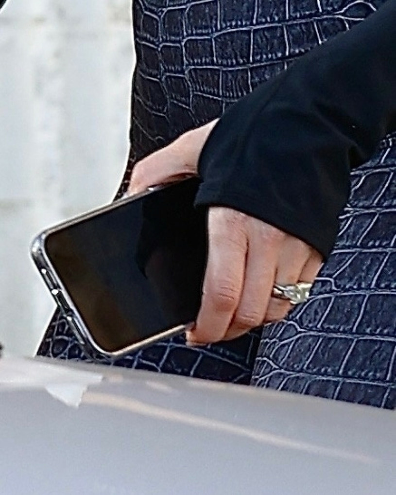 Jennifr Lopez nosi na palcu ślubną obrączkę /Backgrid/East News /East News