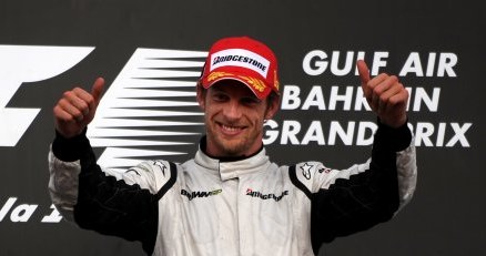 Jenson Button jest w tym roku liderem klasyfikacji kierowców /AFP