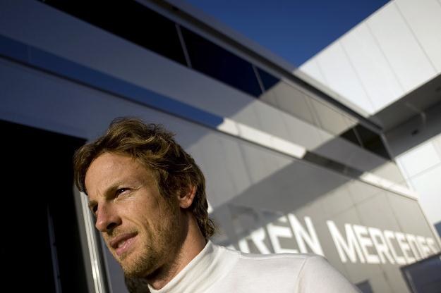 Jenson Button marzy o bezawaryjnej jeździe swoim nowym McLarenem /AFP